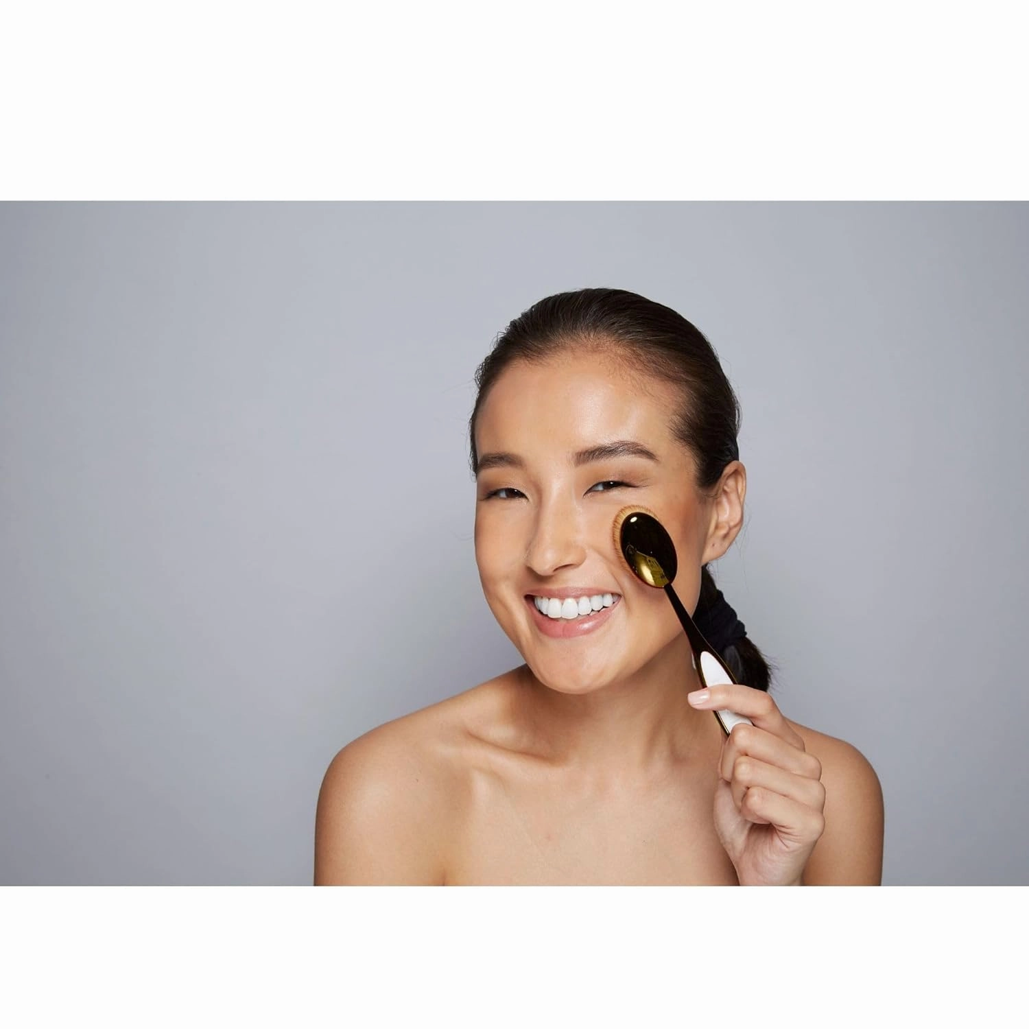 Artis Elite Oval 7 Brush | Oval Makeup Brush | Luxury Synthetic Foundation Brush | Ideal For Foundation, SPF, Skincare | Use With Liquids, Powders, and Creams | Creates Airbrush Finish