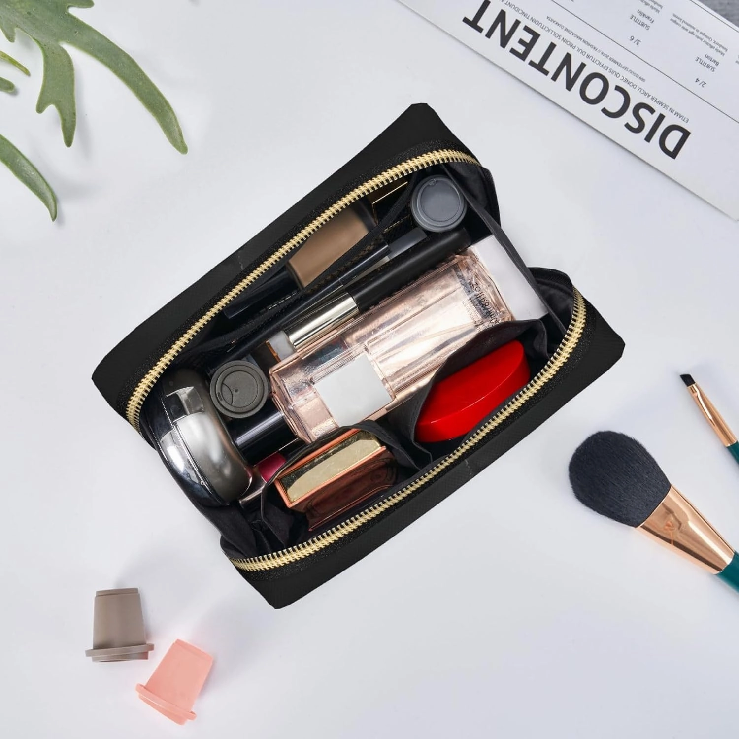 Black And White Skulls 1 Toiletry Pouch, Travel-Friendly Makeup Organizer For Makeup Brushes, Lipsticks