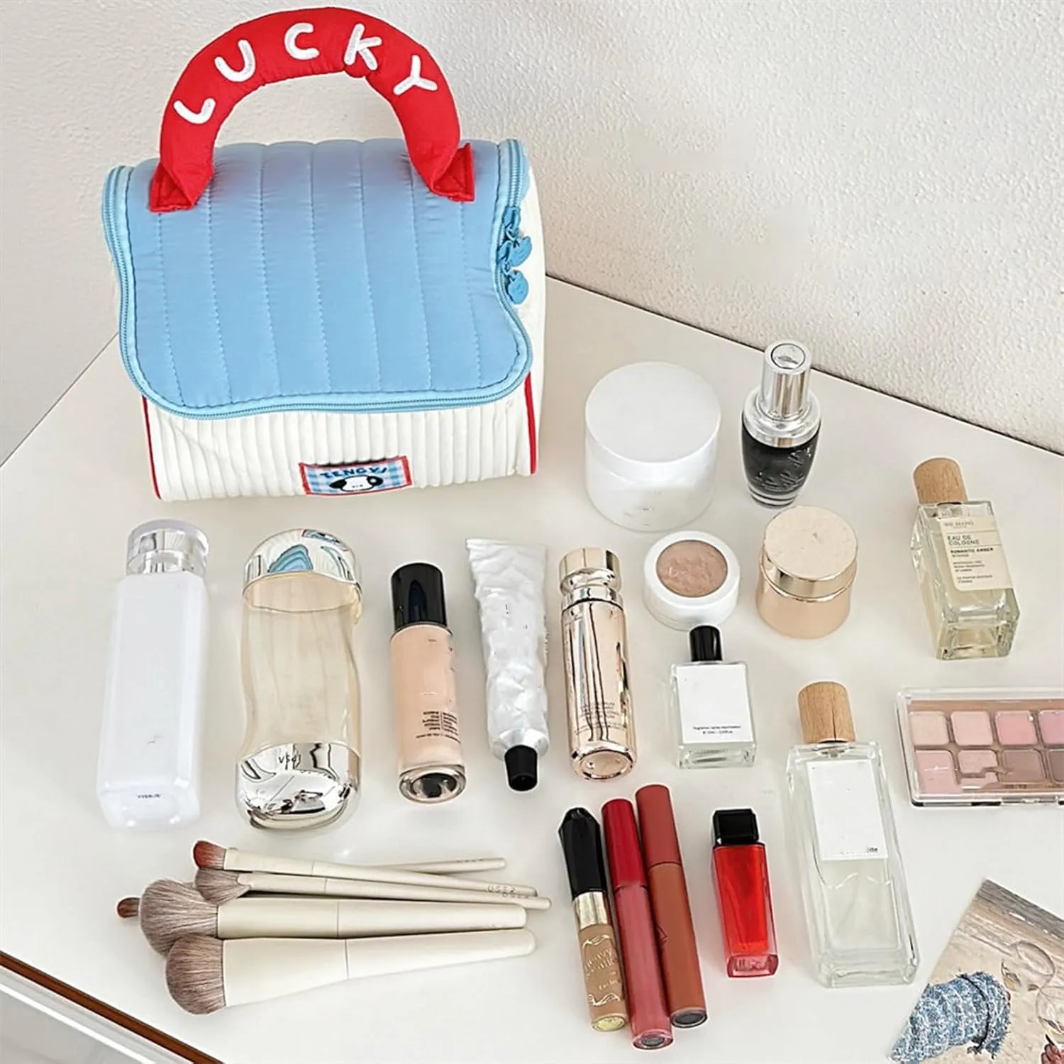 Cartoon Cottage Styles Large Capacity Makeup Bag for Women and Students Cosmetic Bag for Travel and Daily Commute