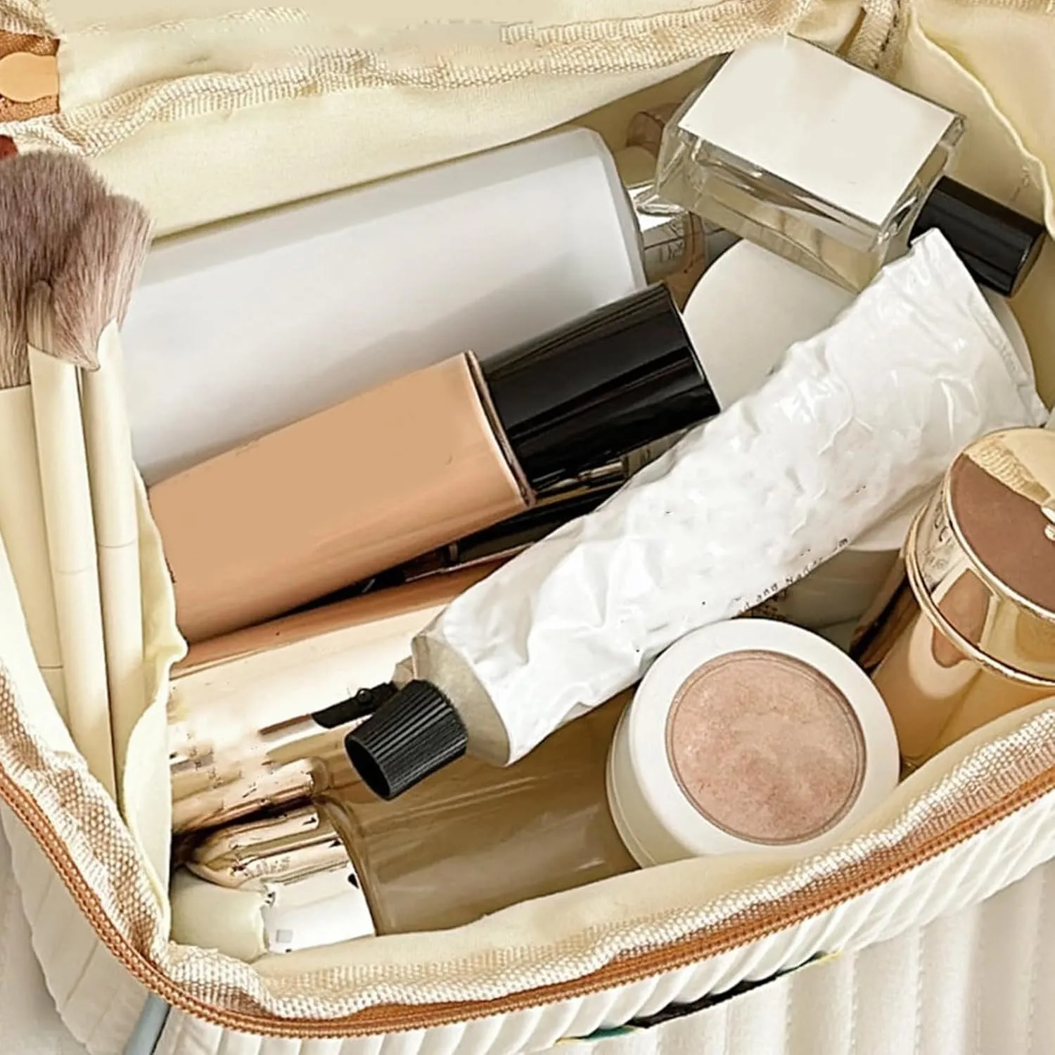 Cartoon Cottage Styles Large Capacity Makeup Bag for Women and Students Cosmetic Bag for Travel and Daily Commute