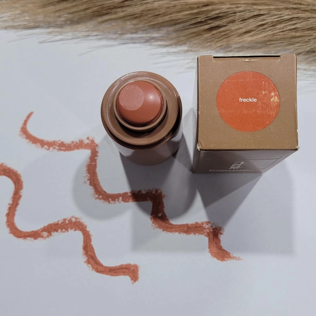 Freckle Compact Pocket Blush – TikTok-Viral, Travel-Friendly Blush for a Natural, Flushed Look – Dewy, Blendable & Perfect for Everyday Glow