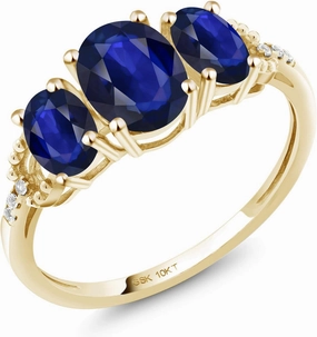 Gem Stone King 10K Yellow Gold Oval Blue Sapphire and Diamond 3-Stone Engagement Ring | 4.23 Cttw | 3 Stone Wedding Anniversary Promise Gold Ring For Women | Available In Size 5, 6, 7, 8, 9