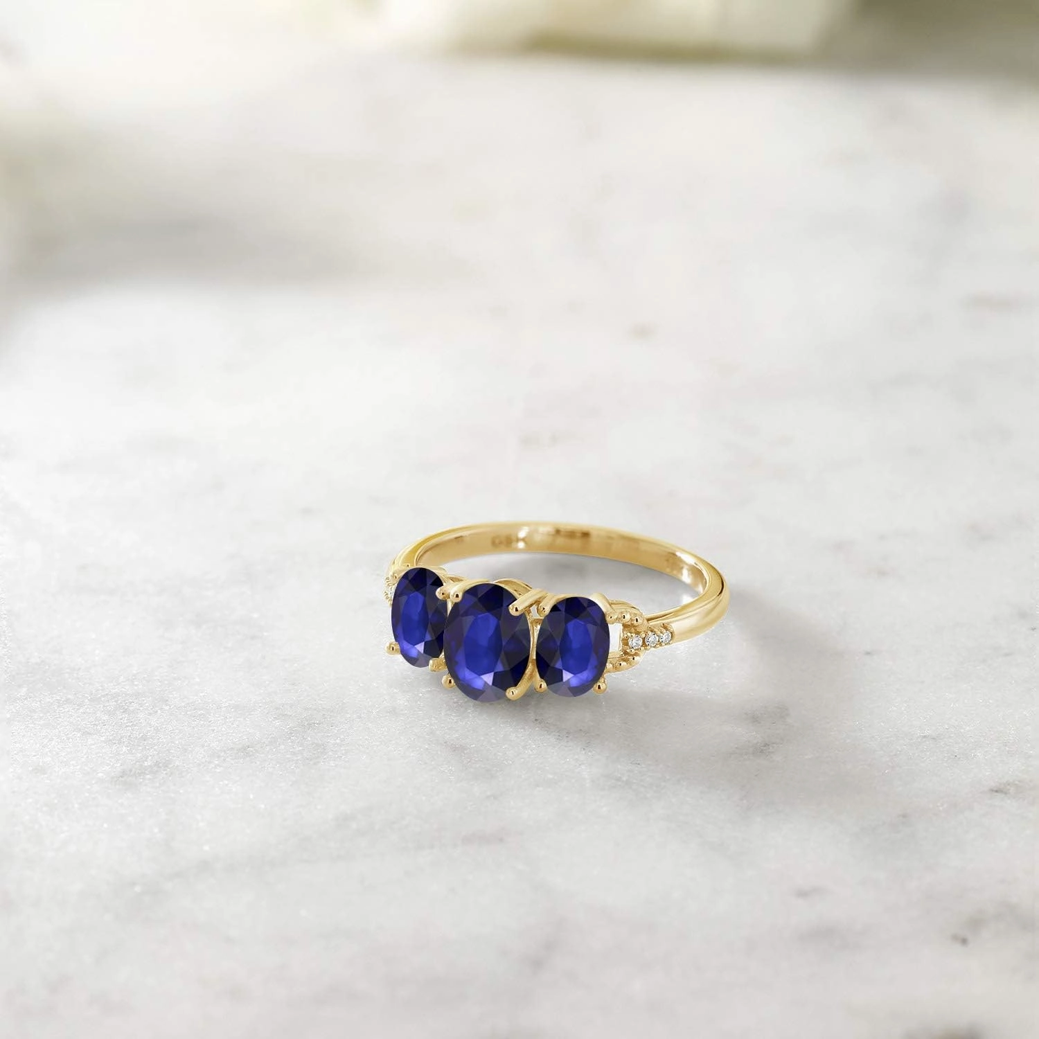 Gem Stone King 10K Yellow Gold Oval Blue Sapphire and Diamond 3-Stone Engagement Ring | 4.23 Cttw | 3 Stone Wedding Anniversary Promise Gold Ring For Women | Available In Size 5, 6, 7, 8, 9