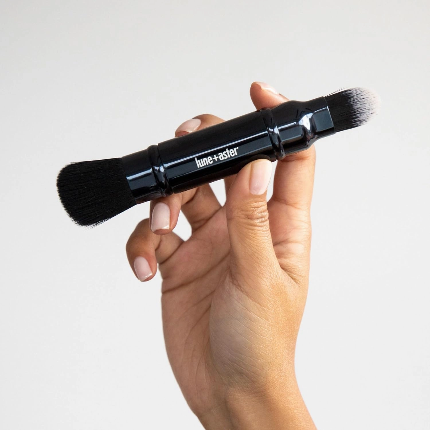Lune Aster Complexion Duo Brush - Multi-tasking, dual-ended vegan complexion brush