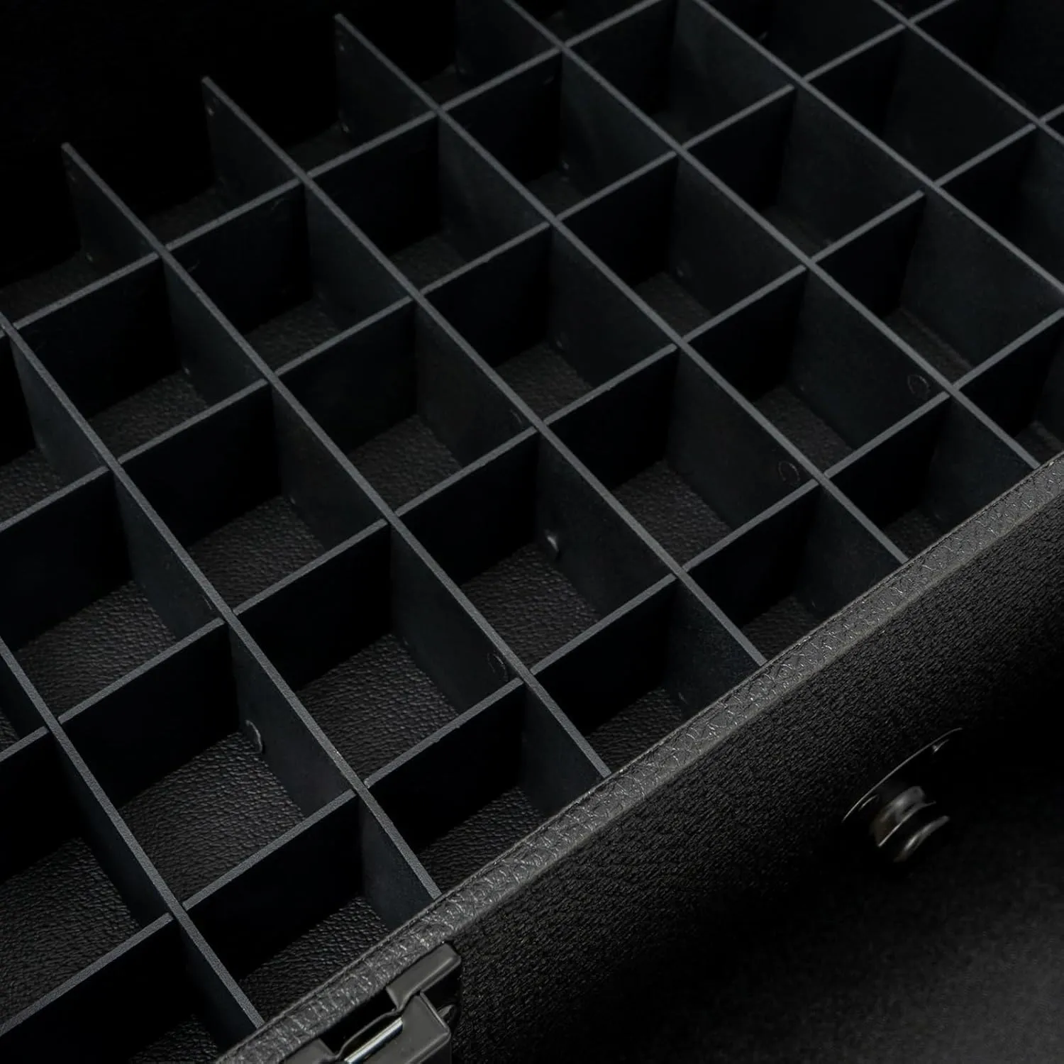 Makeup Rolling Train Case Aluminum Nail bag Organizer Salon Trolley Professional Manicure Tool kit Travel Cart Trunk with lock for Cosmetic Barber Studio Artists (Black Locking Clasp Black)