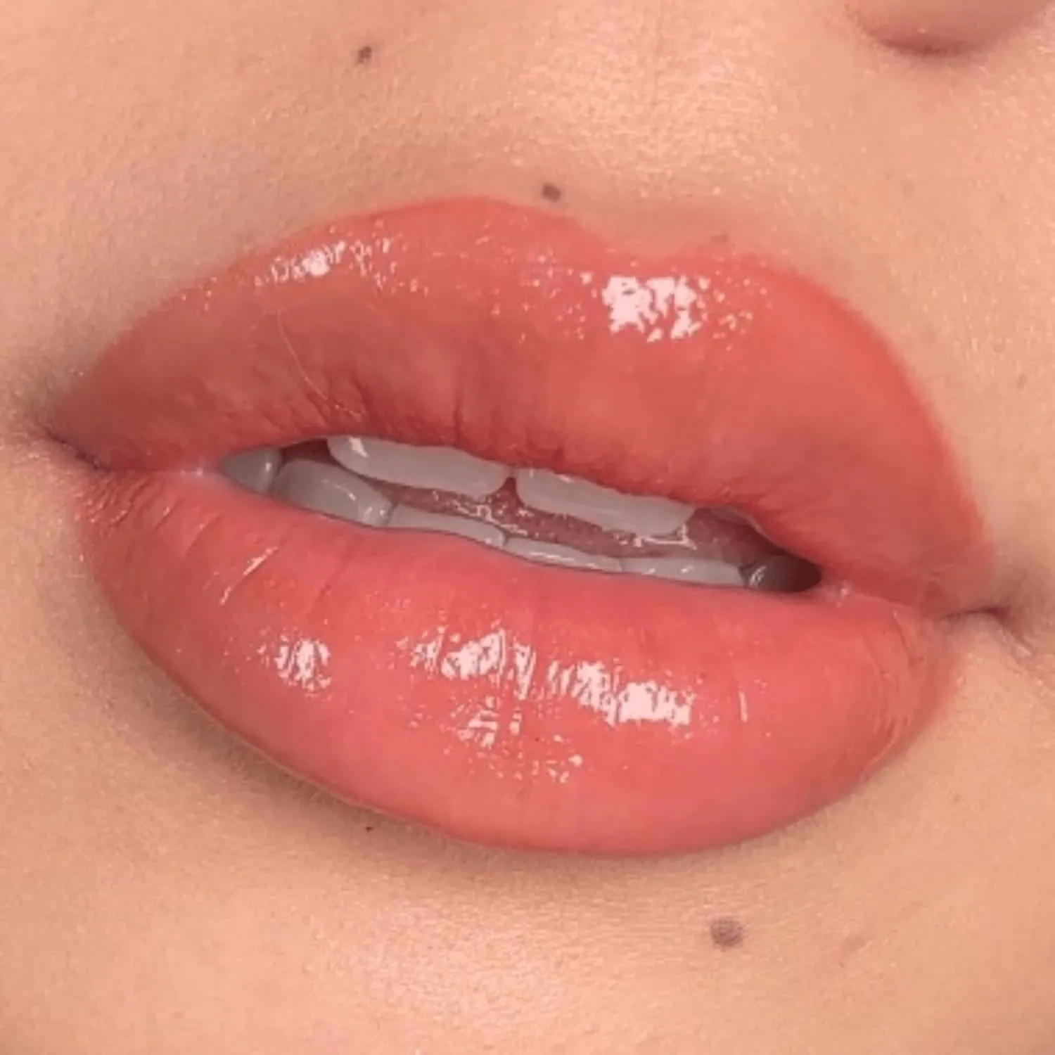 nude envie - Lip Liner - Smooth, Precise & Easy Application - Pigmented, Long-Lasting Lip Pencil - Add Definition - Prevents Feathering - Sharpenable - Vegan, Paraben-Free & Cruelty-Free - Classy