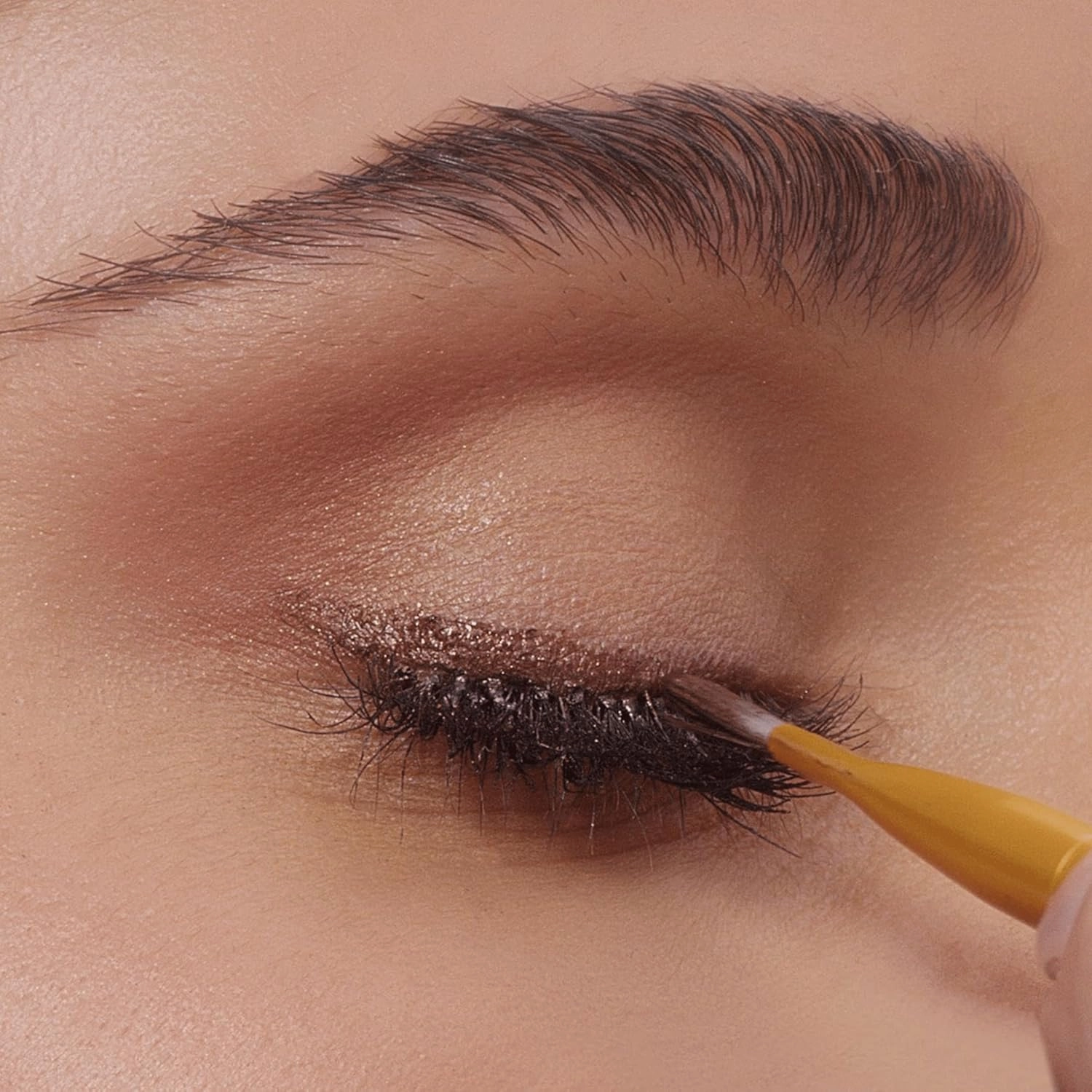 nude envie - Eye Shadow - Velvety Texture & Easy Application - Pigmented Long-Lasting Shimmer Finish - Blendable - Mirror Compact - Single Eye Shadow - Vegan, Paraben-Free & Cruelty-Free - Dangerous