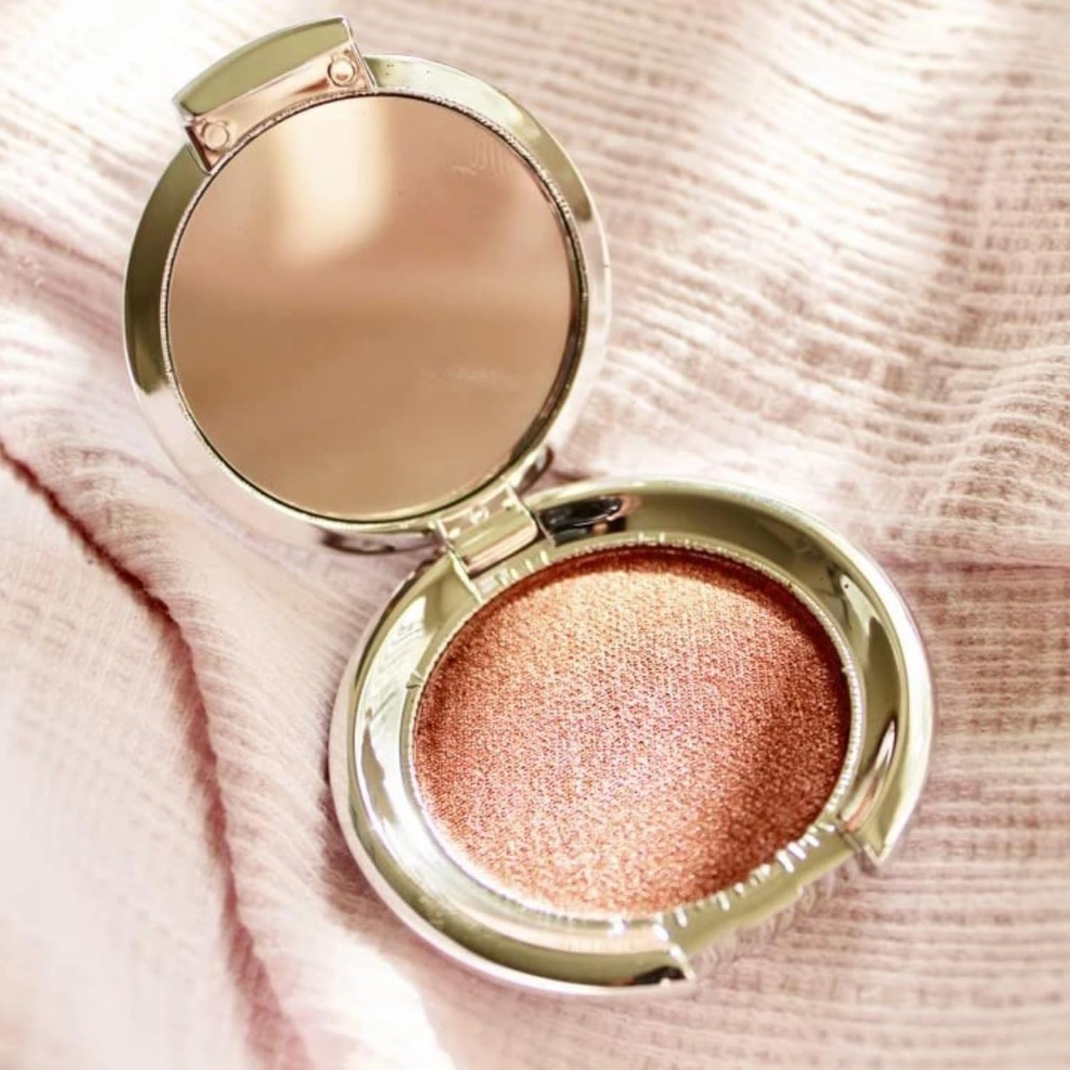 nude envie - Eye Shadow - Velvety Texture & Easy Application - Pigmented Long-Lasting Shimmer Finish - Blendable - Mirror Compact - Single Eye Shadow - Vegan, Paraben-Free & Cruelty-Free - Desire