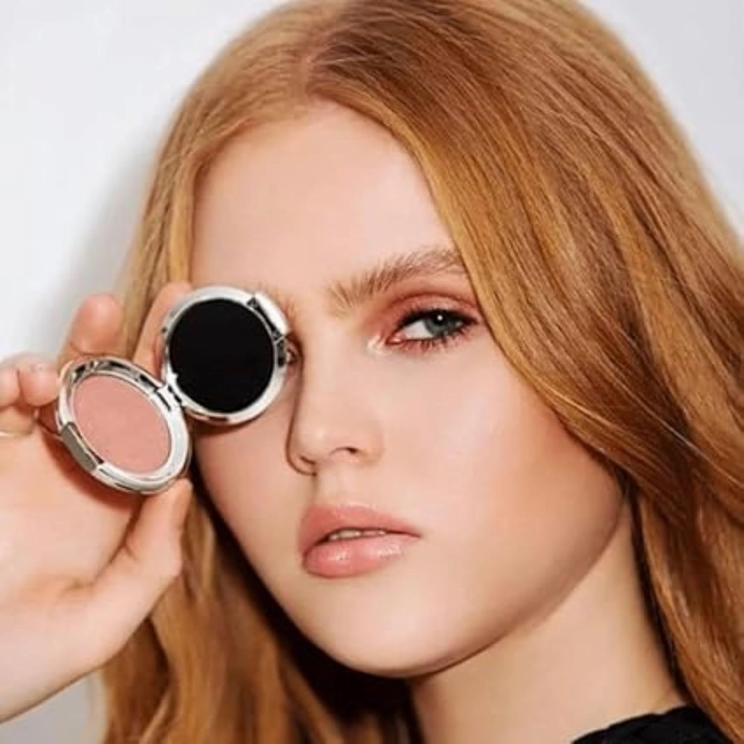 nude envie - Eye Shadow - Velvety Texture & Easy Application - Pigmented Long-Lasting Shimmer Finish - Blendable - Mirror Compact - Single Eye Shadow - Vegan, Paraben-Free & Cruelty-Free - Desire