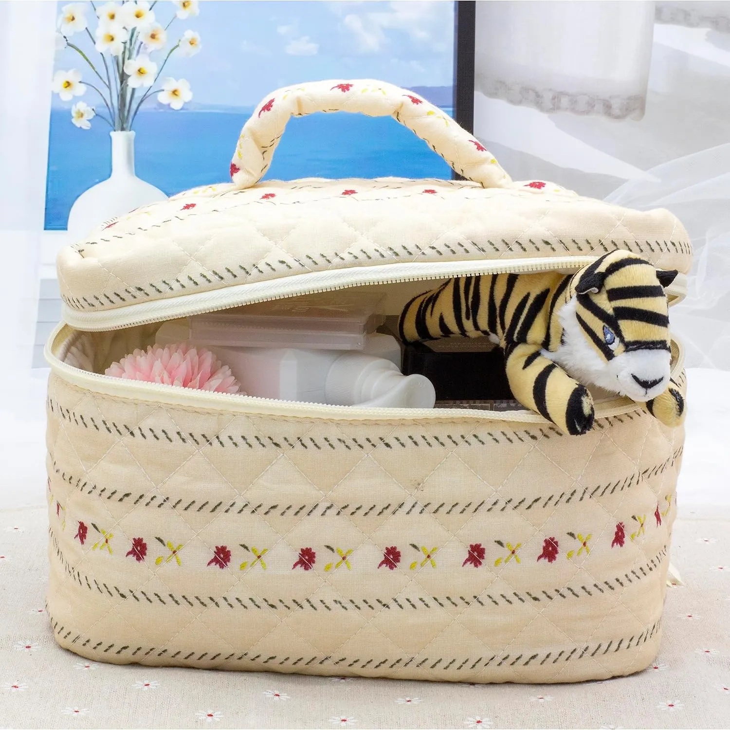 PAZIMIIK Cotton Makeup Bag for Women Large Quilted Travel Cosmetic Case Girls' Make Up Organizer,Little Flower Beige