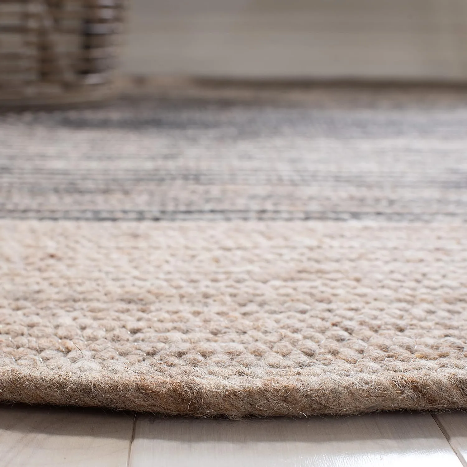 SAFAVIEH Braided Collection 6' x 9' Oval Beige/Black BRD904B Handmade Country Cottage Reversible Wool Entryway Foyer Living Room Bedroom Kitchen Area Rug