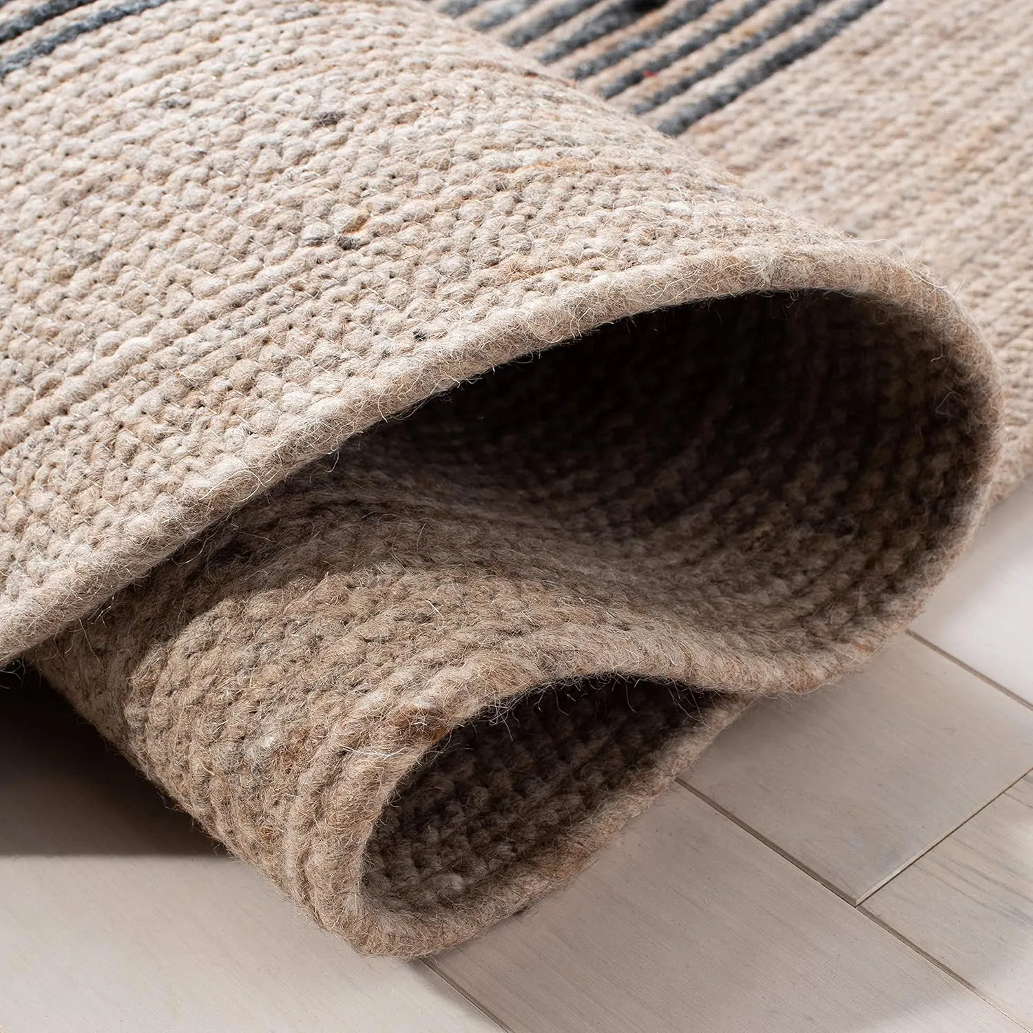 SAFAVIEH Braided Collection 6' x 9' Oval Beige/Black BRD904B Handmade Country Cottage Reversible Wool Entryway Foyer Living Room Bedroom Kitchen Area Rug