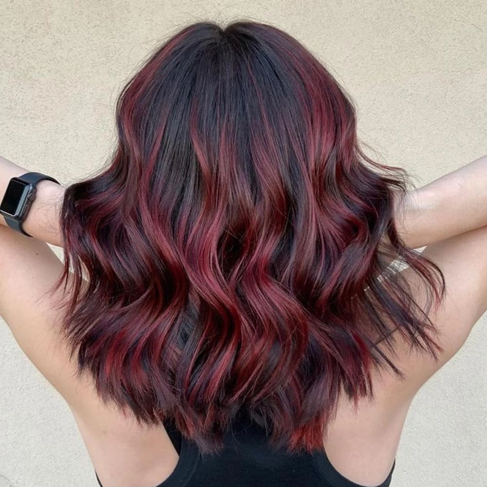 Short Wavy Wig with Bangs for Women Shoulder Length Bob Curly Synthetic Wigs with Natural Wavy Black Mixed Wine Red Heat Resistant Wig for Daily Party Use (Black Mix Wine Red)