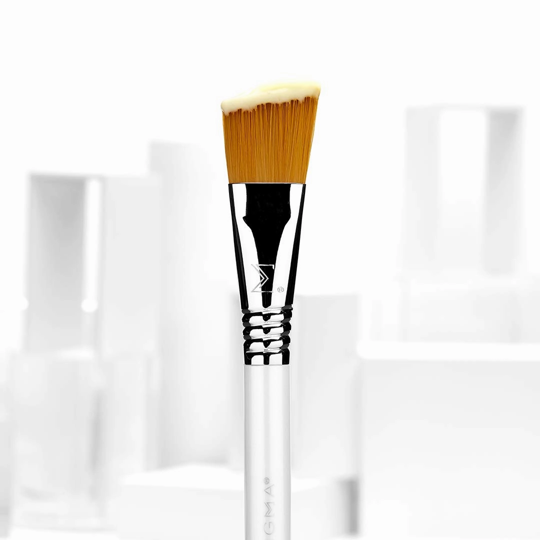 Sigma Beauty S05 Moisturizer Skincare Brush – Skincare Tool for Applying Skincare Products to Face and Skin, Face Moisturizer Brush for Creams and Lotions (1 Pc)