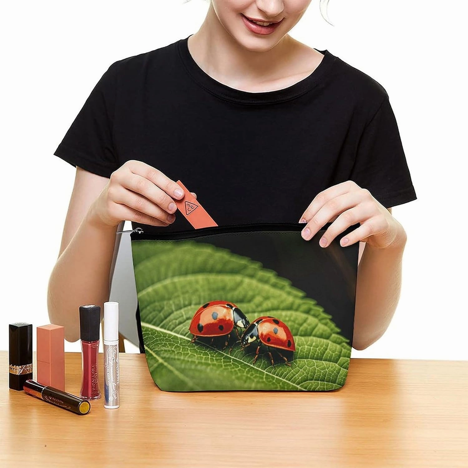 Toiletry Bag for Women Leaves And Ladybug Cosmetic Bag Portable Capacity Travel Makeup Bags with Zipper Lightweight Cute Beauty Makeup Organizer for Traveling, Accessories, Essentials