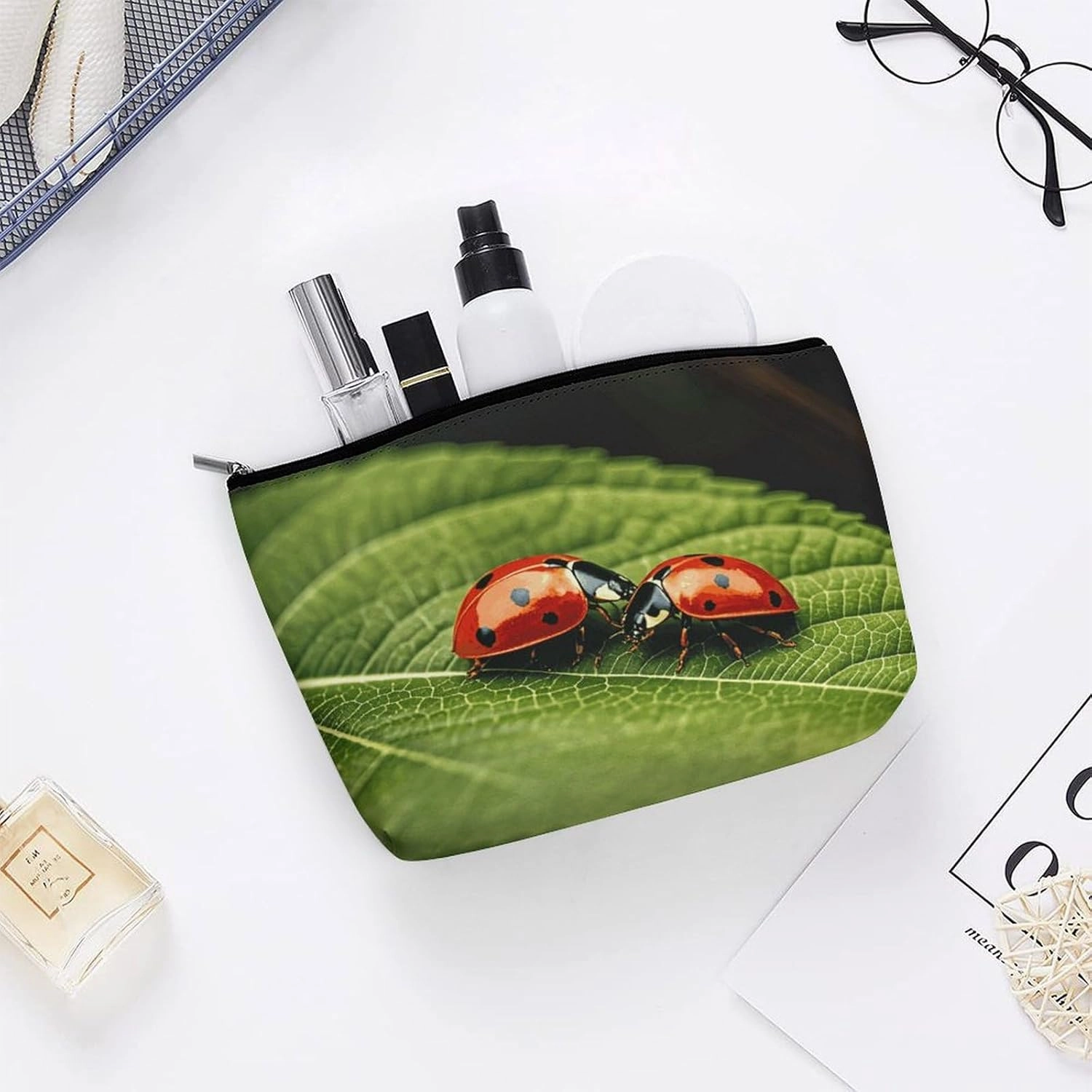 Toiletry Bag for Women Leaves And Ladybug Cosmetic Bag Portable Capacity Travel Makeup Bags with Zipper Lightweight Cute Beauty Makeup Organizer for Traveling, Accessories, Essentials