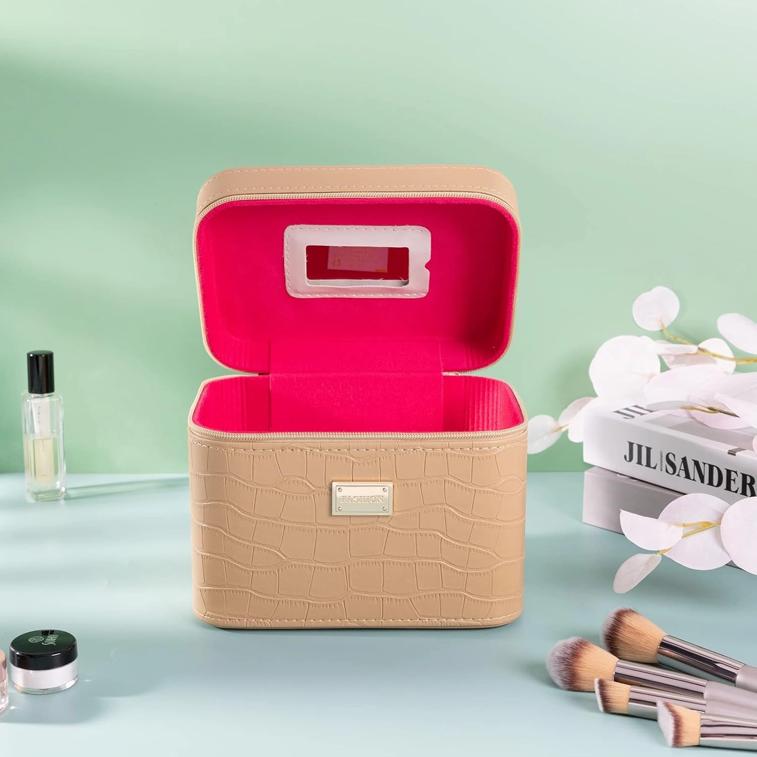 Train case makeup box, Big begie makeup box organizer, Large capacity cosmetic box organizer,Professional train case make up box for women adults.