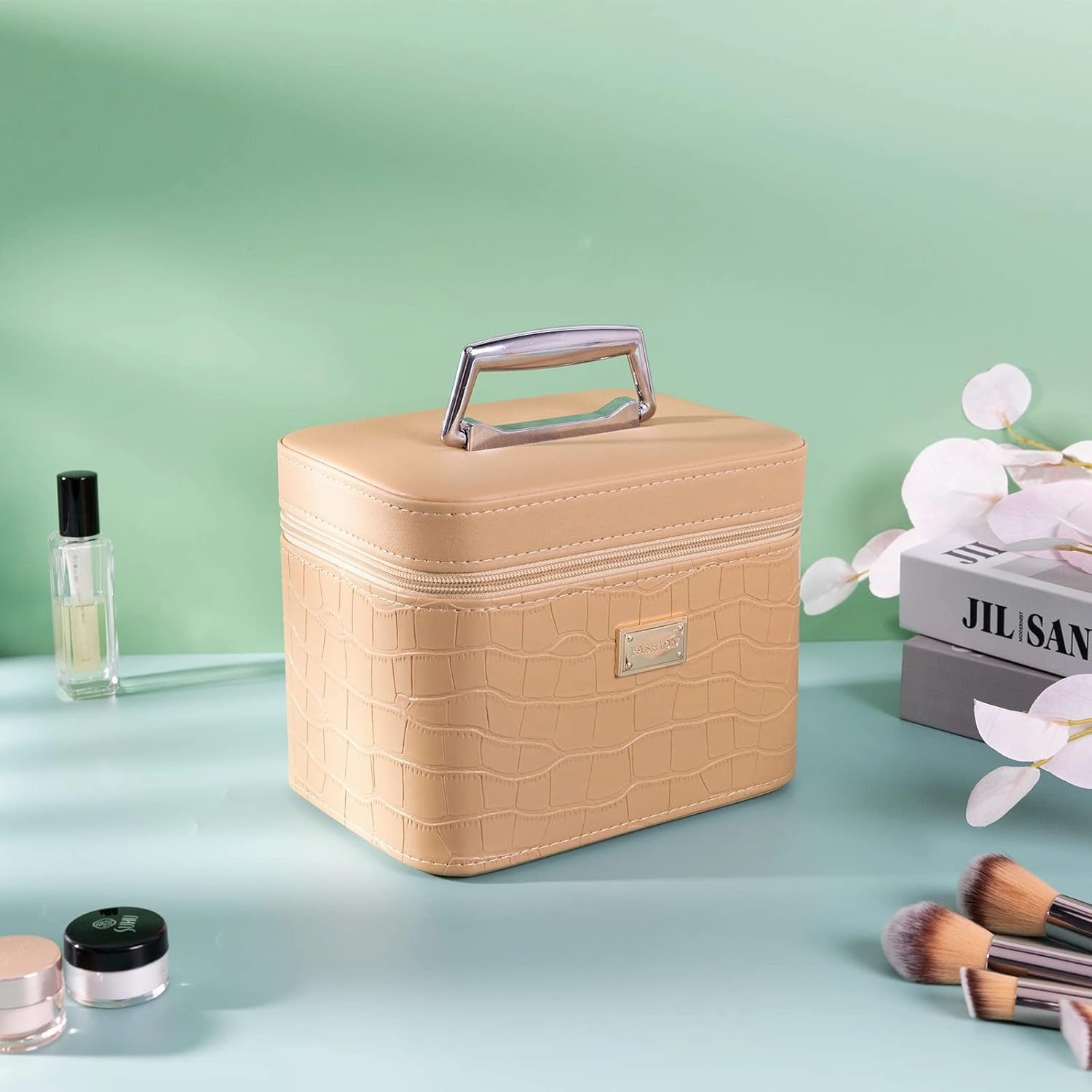 Train case makeup box, Big begie makeup box organizer, Large capacity cosmetic box organizer,Professional train case make up box for women adults.