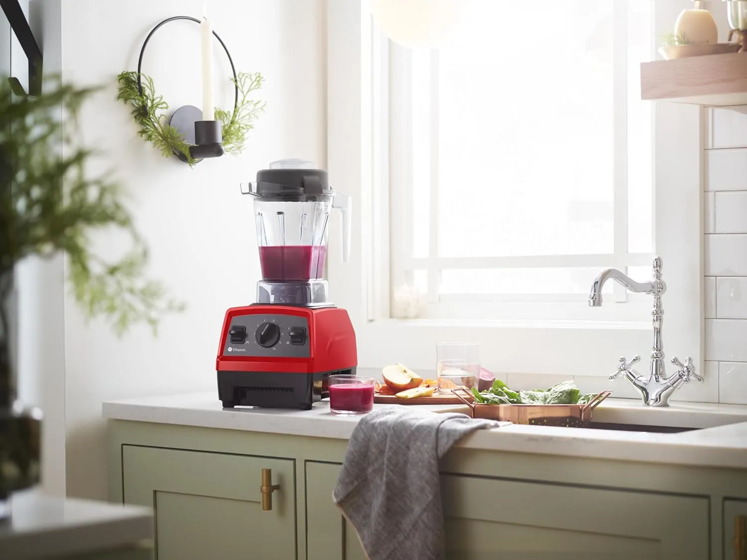 Vitamix E310 Explorian Blender, Professional-Grade, 48 oz. Container, Red